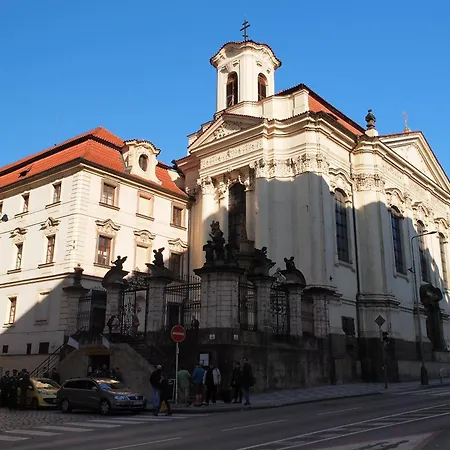 Apartman With Large Balcony, Parking