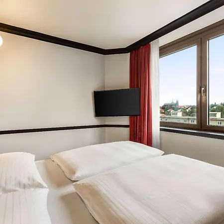 Vienna House By Wyndham Diplomat מלון 4*