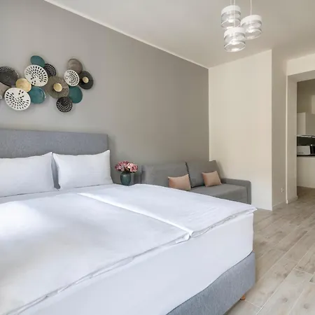 Kinsky Garden And By Dwellfort Aparthotel 4*