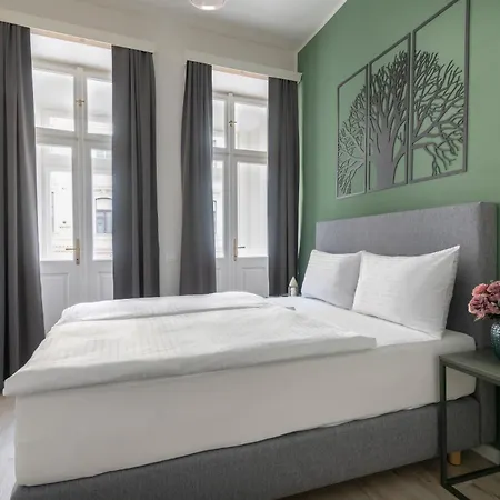 Kinsky Garden And By Dwellfort Aparthotel 4*