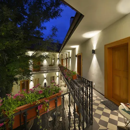 Hotel At The White Lily 4*