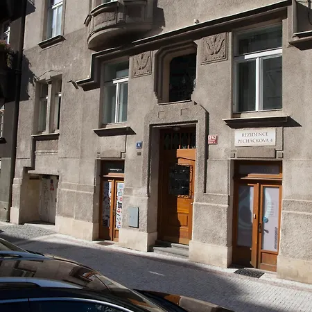 Apartment Spacious 2 Bedroom With Terrace Prague