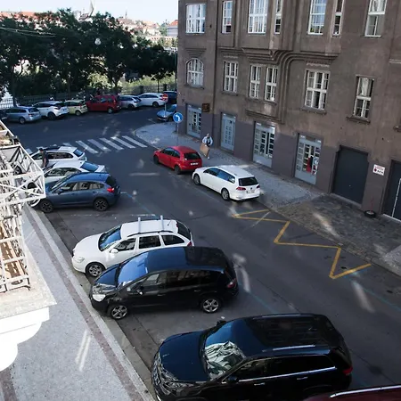Apartment Spacious 2 Bedroom With Terrace Prague