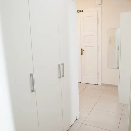 Spacious 2 Bedroom With Terrace *