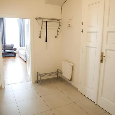 Spacious 2 Bedroom With Terrace Apartment *