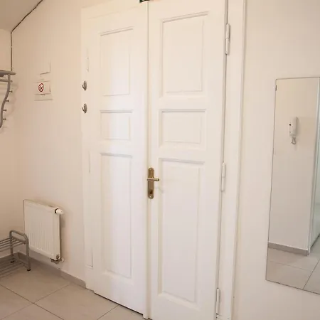 Spacious 2 Bedroom With Terrace Apartment *