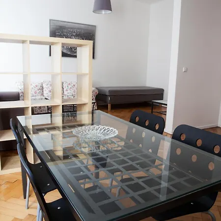Spacious 2 Bedroom With Terrace Prague