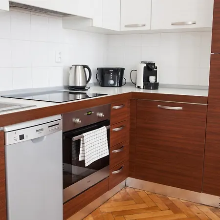 Spacious 2 Bedroom With Terrace * Prague