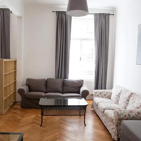Apartment Spacious 2 Bedroom With Terrace Prague