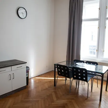 Spacious 2 Bedroom With Terrace Apartment Prague