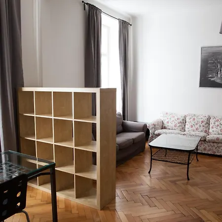 Apartment Spacious 2 Bedroom With Terrace Prague