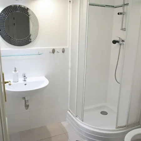Spacious 2 Bedroom With Terrace Apartment *