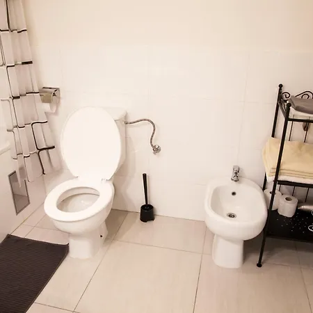 Spacious 2 Bedroom With Terrace Apartment Prague