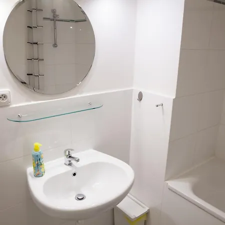 Spacious 2 Bedroom With Terrace * Prague