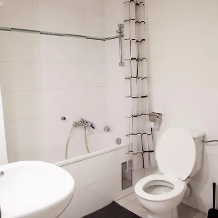 Spacious 2 Bedroom With Terrace