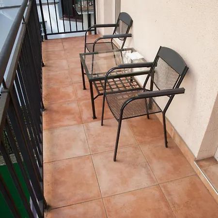 Spacious 2 Bedroom With Terrace