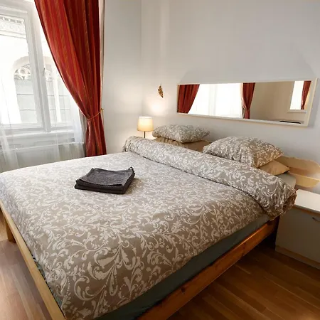 Homestay Old Town & Parking Assistance