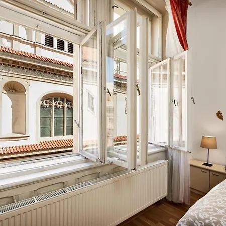 Old Town & Parking Assistance Homestay *