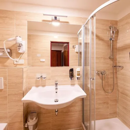 Meteor Plaza Szálloda 4*
