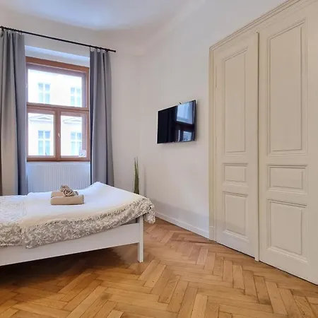 Finnem Florenc Apartment