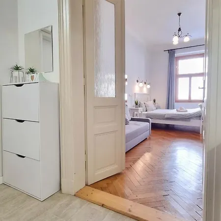 Finnem Florenc Apartment *