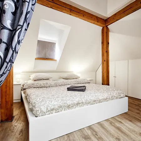 Homestay At The Blue Lion & Parking Assistance Prague