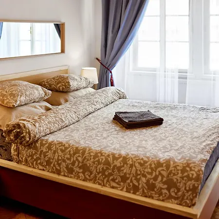 Homestay At The Blue Lion & Parking Assistance