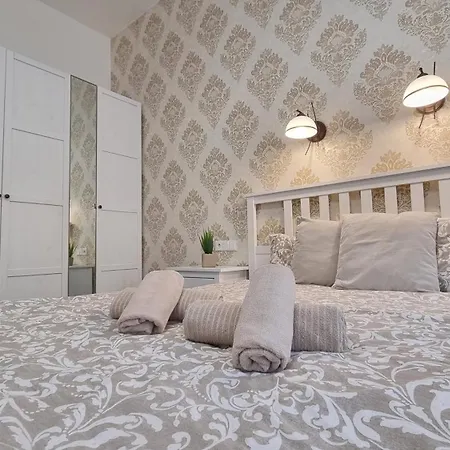 Finnem Tyrsova Apartment *