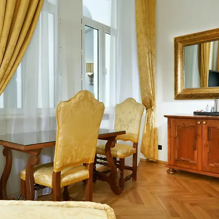 מלון Charles Bridge Palace פראג