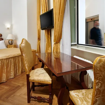 מלון Charles Bridge Palace פראג