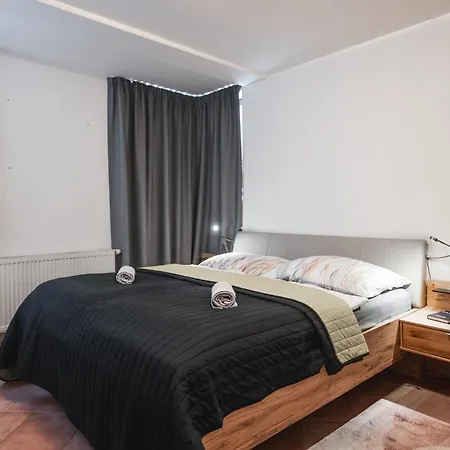 Apartment Spacious With Huge Balcony!