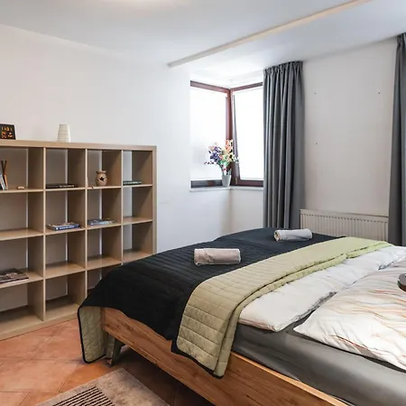 Spacious With Huge Balcony! Prague