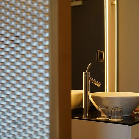 987 Design Hotell 4*