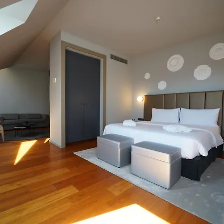 987 Design 4* Prága