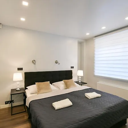Luxury In Centre Apartment *