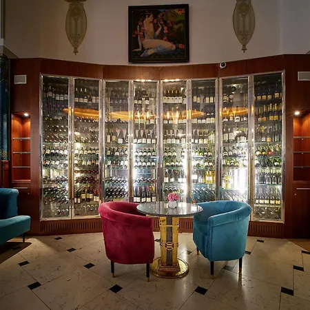 Paris Szálloda 5*