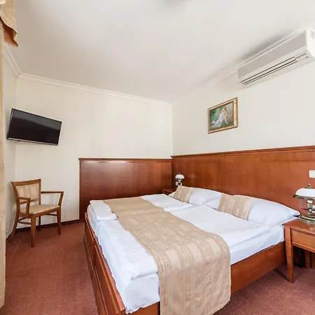 Hotel Arkada 4*