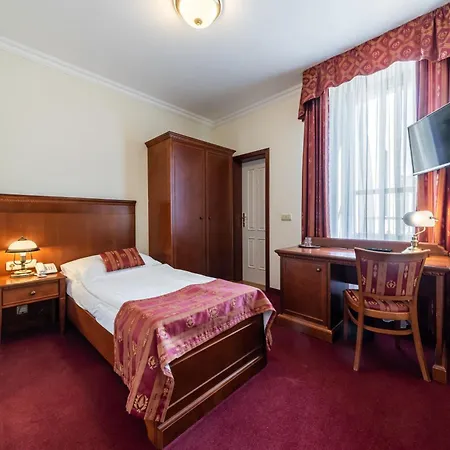 Hotel Arkada 4*