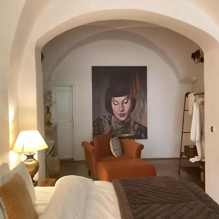 Nana Macs 4* Prag