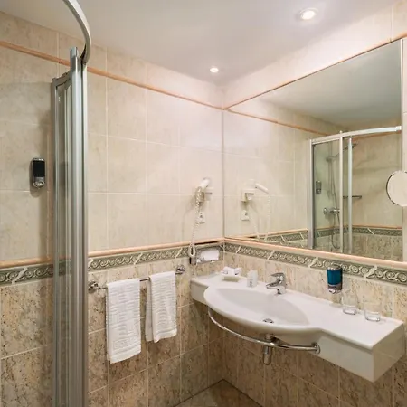 Ramada City Centre 4*