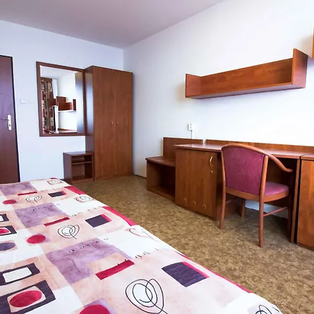 Eislerova Kolej Jarov Hostal