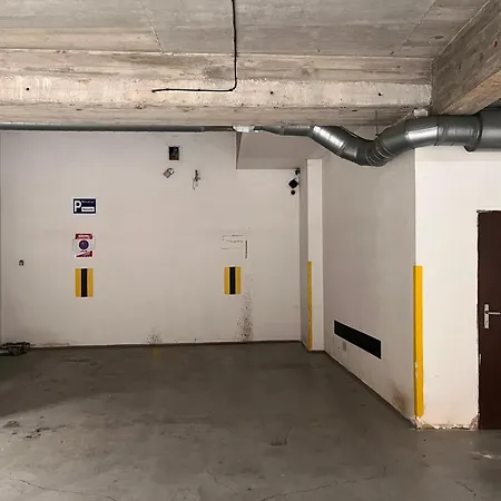 Apartment Centre Garden With Parking