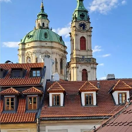 Homestay At The Blue Lion & Parking Assistance Prague