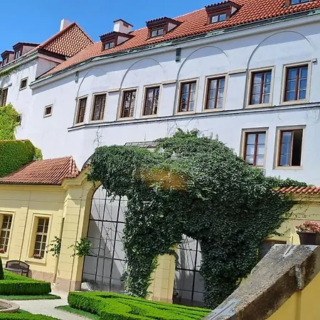 Homestay At The Blue Lion & Parking Assistance Prague