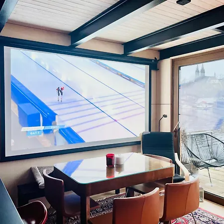 Houseboat Fred
