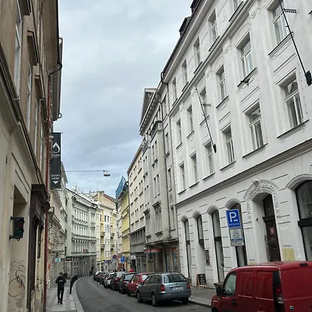 Party House - Ve Smeckach 18, Center!! * Prague
