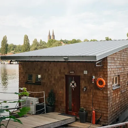 Houseboat Fred 보트호텔 프라하