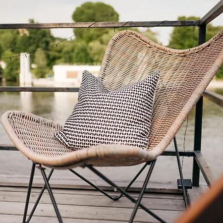 Úszó hotel Houseboat Fred