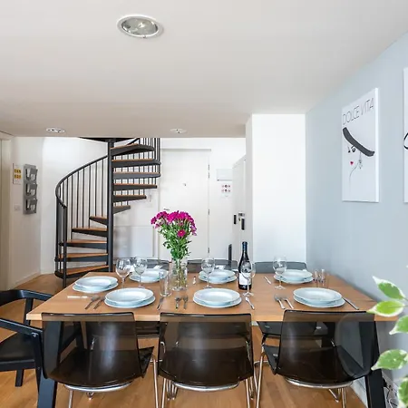 Duplex With Ac In Center *