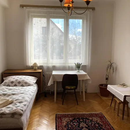 Spacious - Free Parking! Apartment